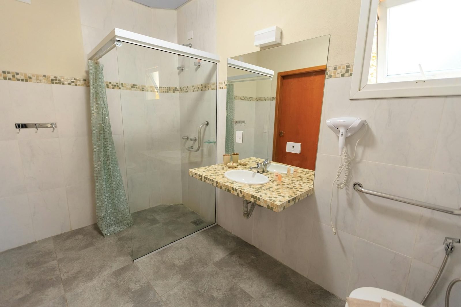 Accessible Travel Planning: Rooms, Transfers and Attraction Entry