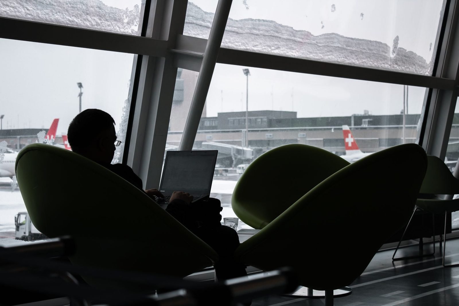 Airport Lounge Reviews: Food, Wi-Fi, Crowding and Real Value