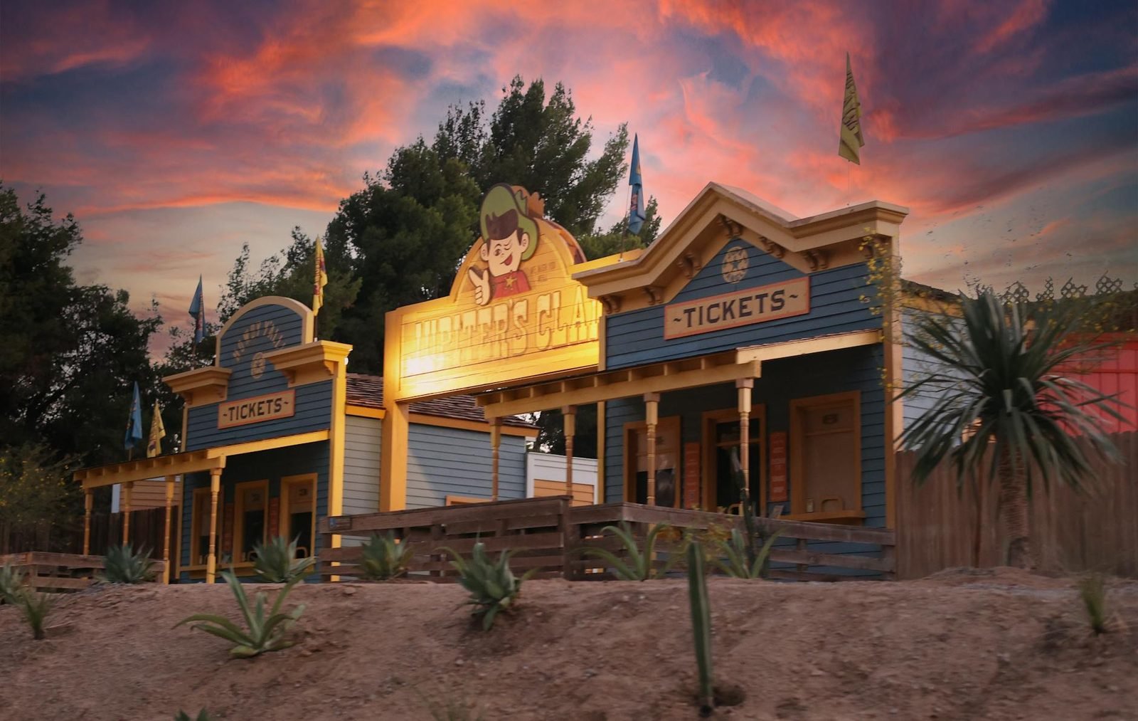 Family Attraction Deals: Ticket Bundles, Parking and Food Costs