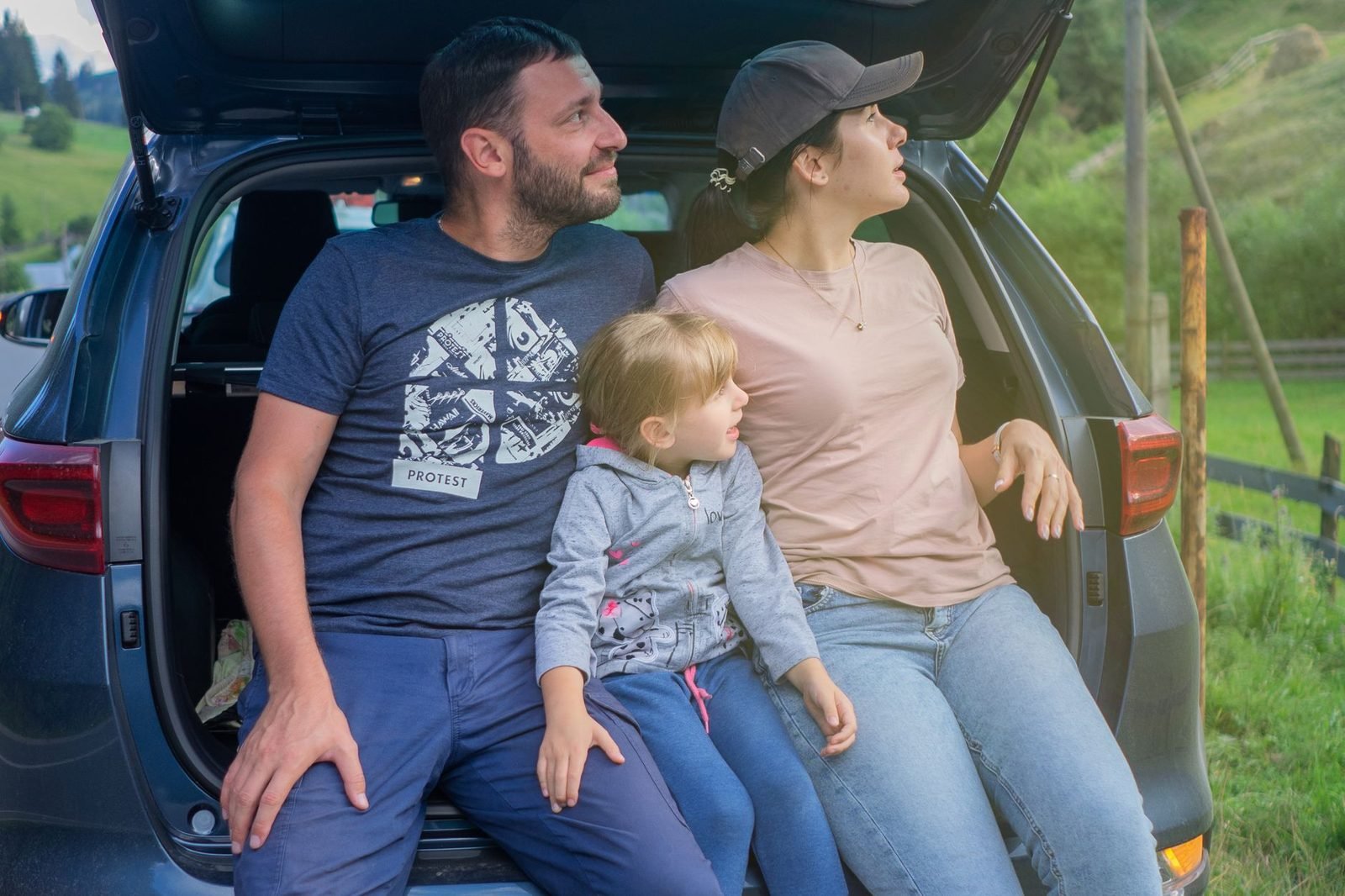 Family Road Trips: Car Seats, Stopovers and Entertainment Planning