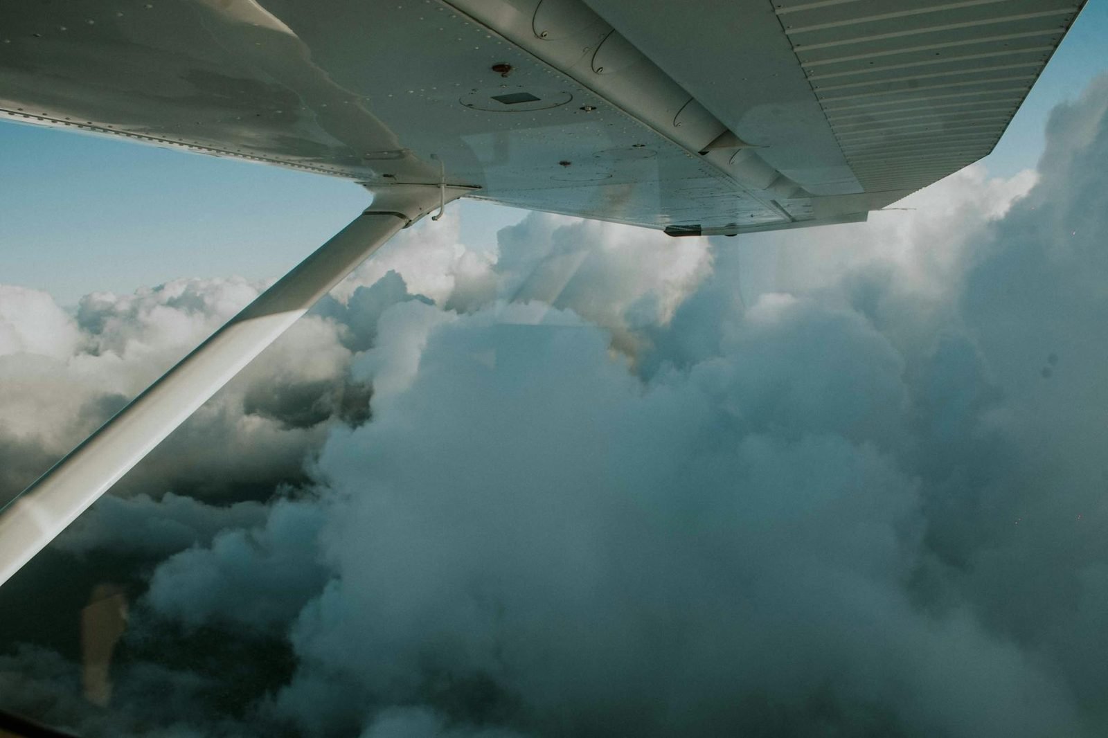Flight Comparison Sites: Baggage Rules, Seat Fees and Price Alerts