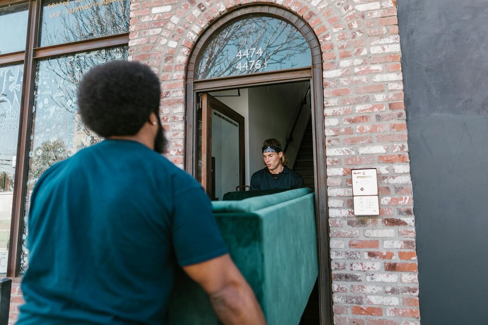 Furniture Retailer Reviews: Lead Times, Assembly Notes and Return Logistics