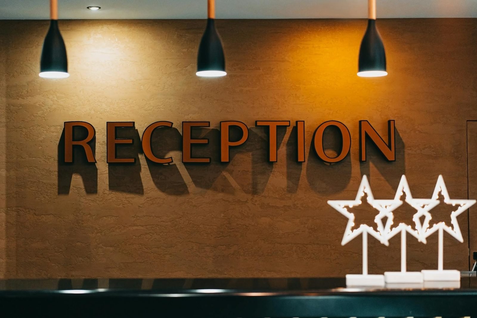 Hotel Booking Sites: Free Cancellation, Taxes and Loyalty Price Checks