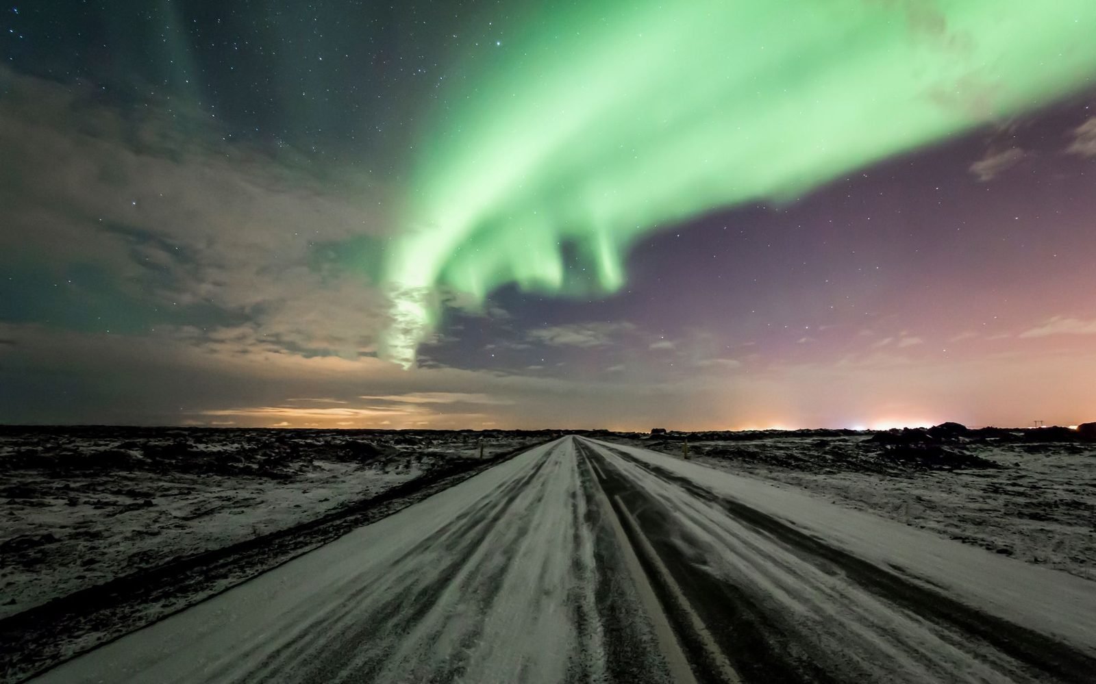 Iceland Northern Lights Trips: Tour Windows, Weather Risk and Hotel Bases