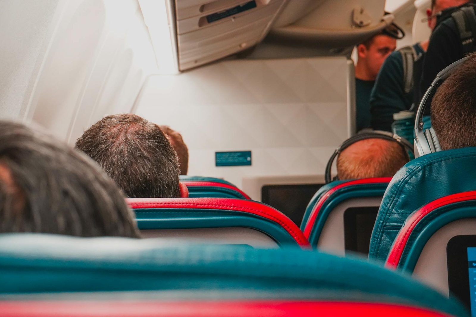 Long-Haul Flight Comfort: Seats, Sleep Kits and Stopover Planning