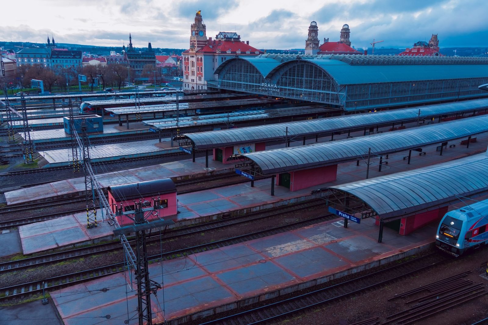 Rail Holiday Planning: Seat Reservations, Connections and Luggage Space