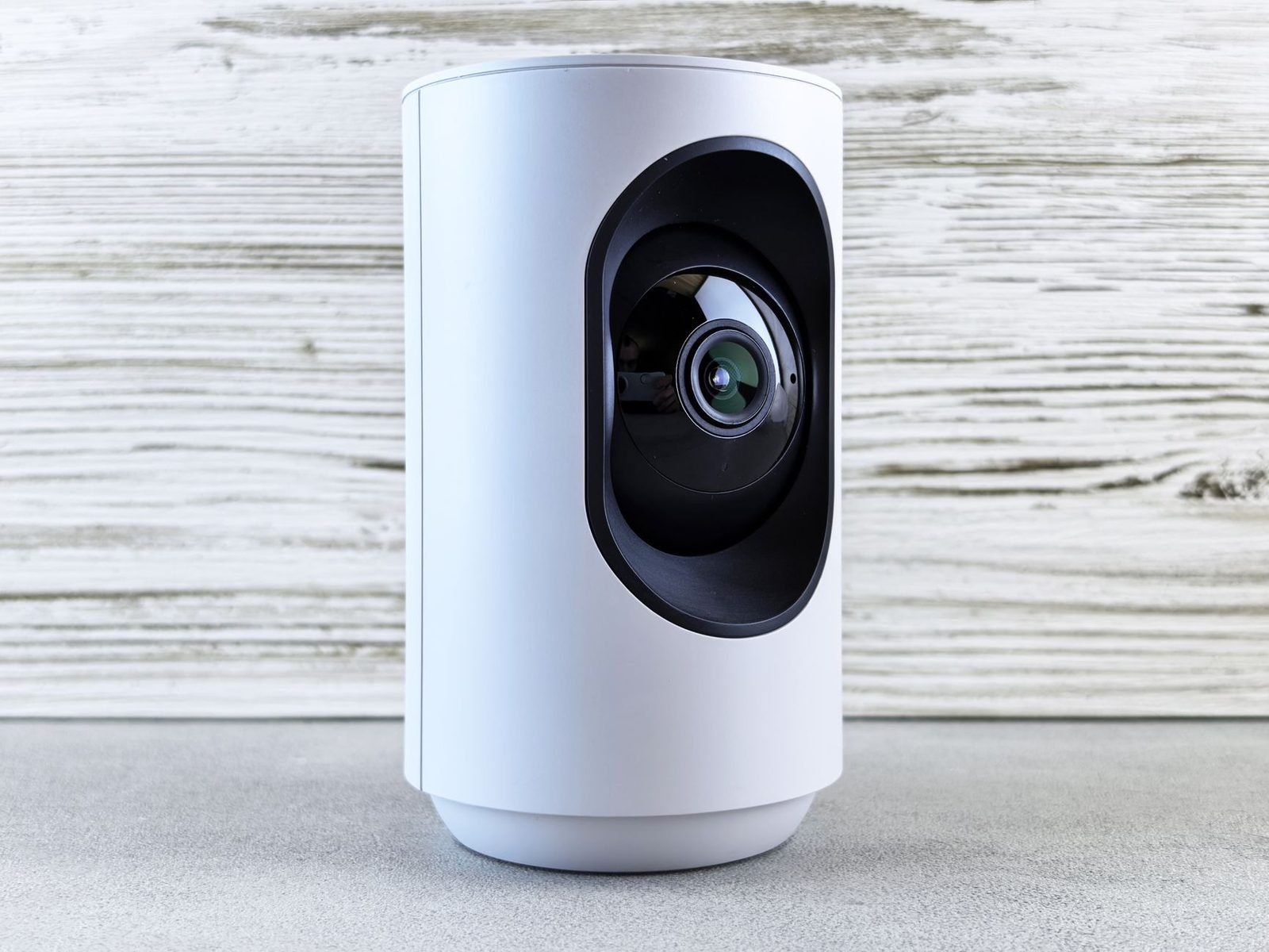 Smart Home Travel Mode: Security Cameras, Lights and Subscription Costs